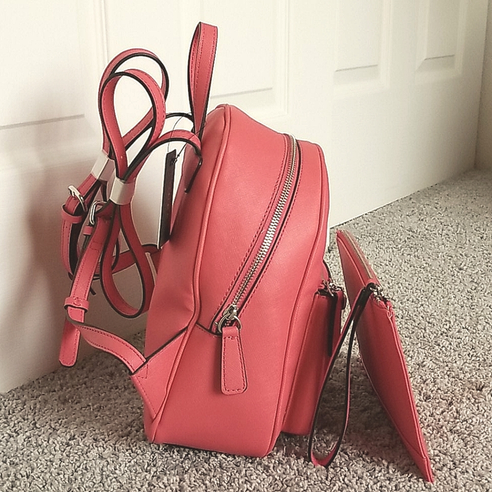 NWT-GUESS RODNEY PASSION BACKPACK/WRISTLET - Picture 3 of 11